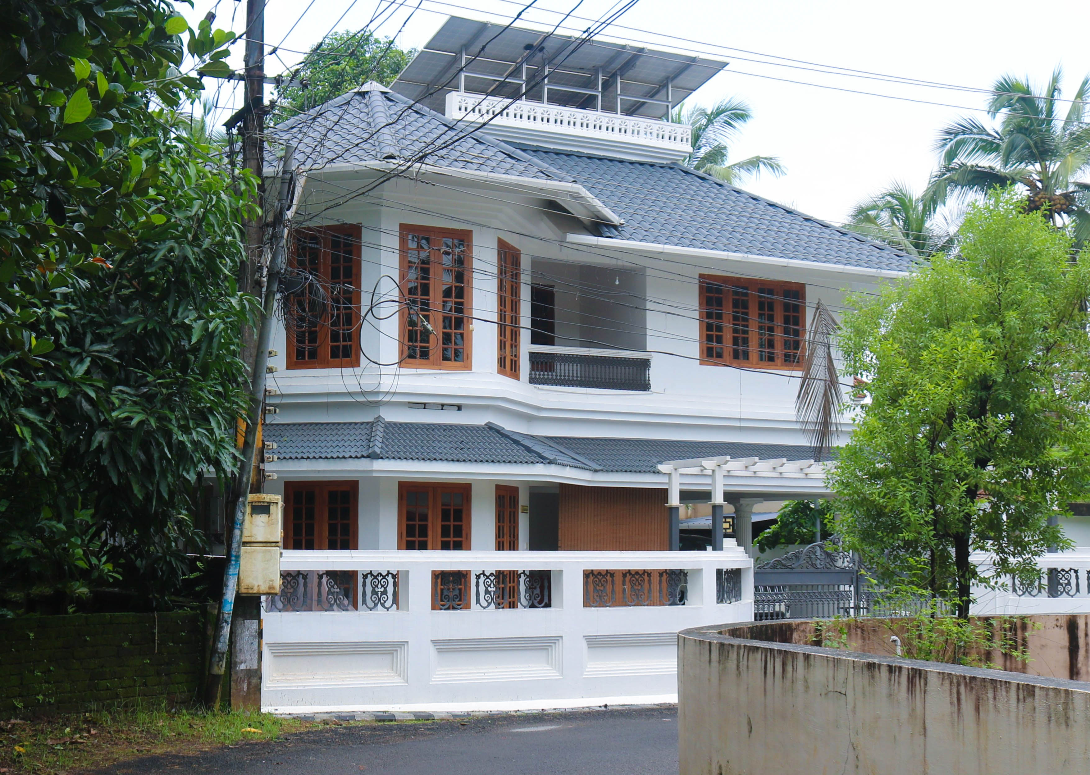 VIYYUR THRISSUR | HOUSE FOR SALE | 9 CENT | 2500 SQFT | 3 BHK ATTACHED BATHROOMS | SOLAR | 