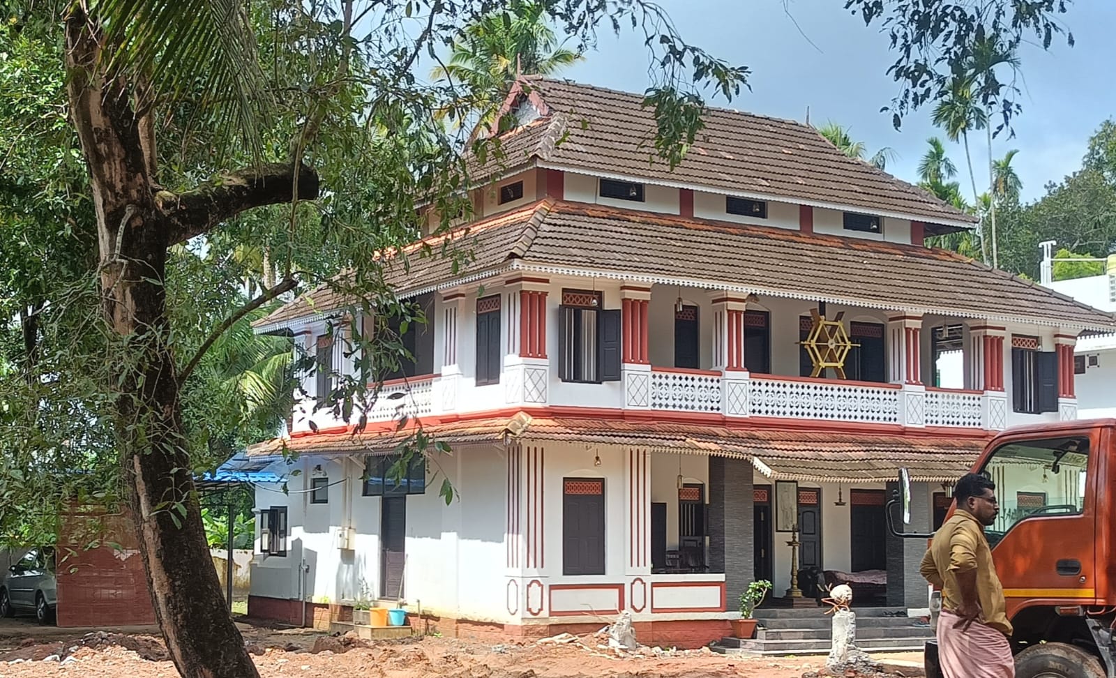 TRIPRAYAR | HERITAGE HOME FOR SALE | 65 CENT | 2850 SQFT |