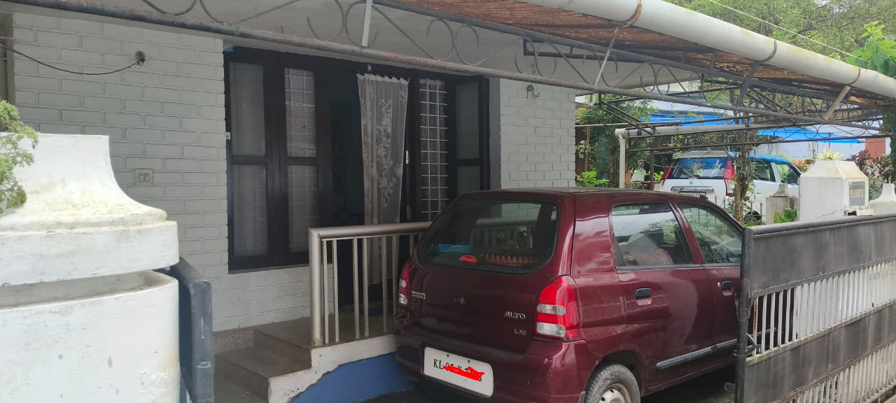 CHELAKOTTUKARA , THRISSUR | HOUSE FOR SALE | 3.2 CENT | 1300 SQFT | 3 BHK