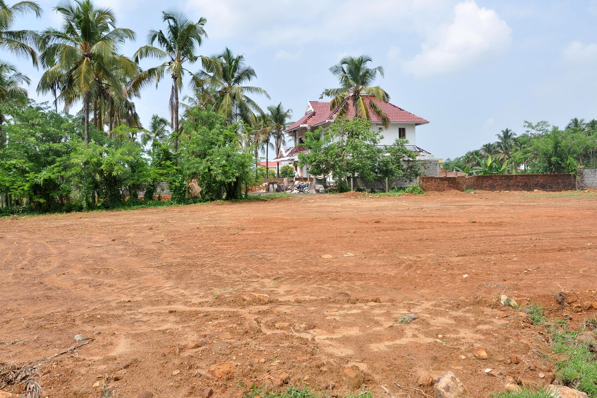 Thrissur , Cheroor | 13 cent land for sale