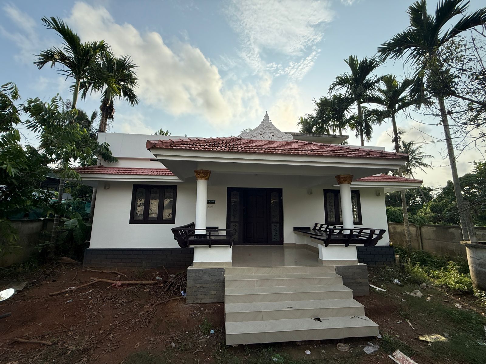 Thrissur Amballur | 10 cent | 1300 sqft | 3 bhk attached | open well