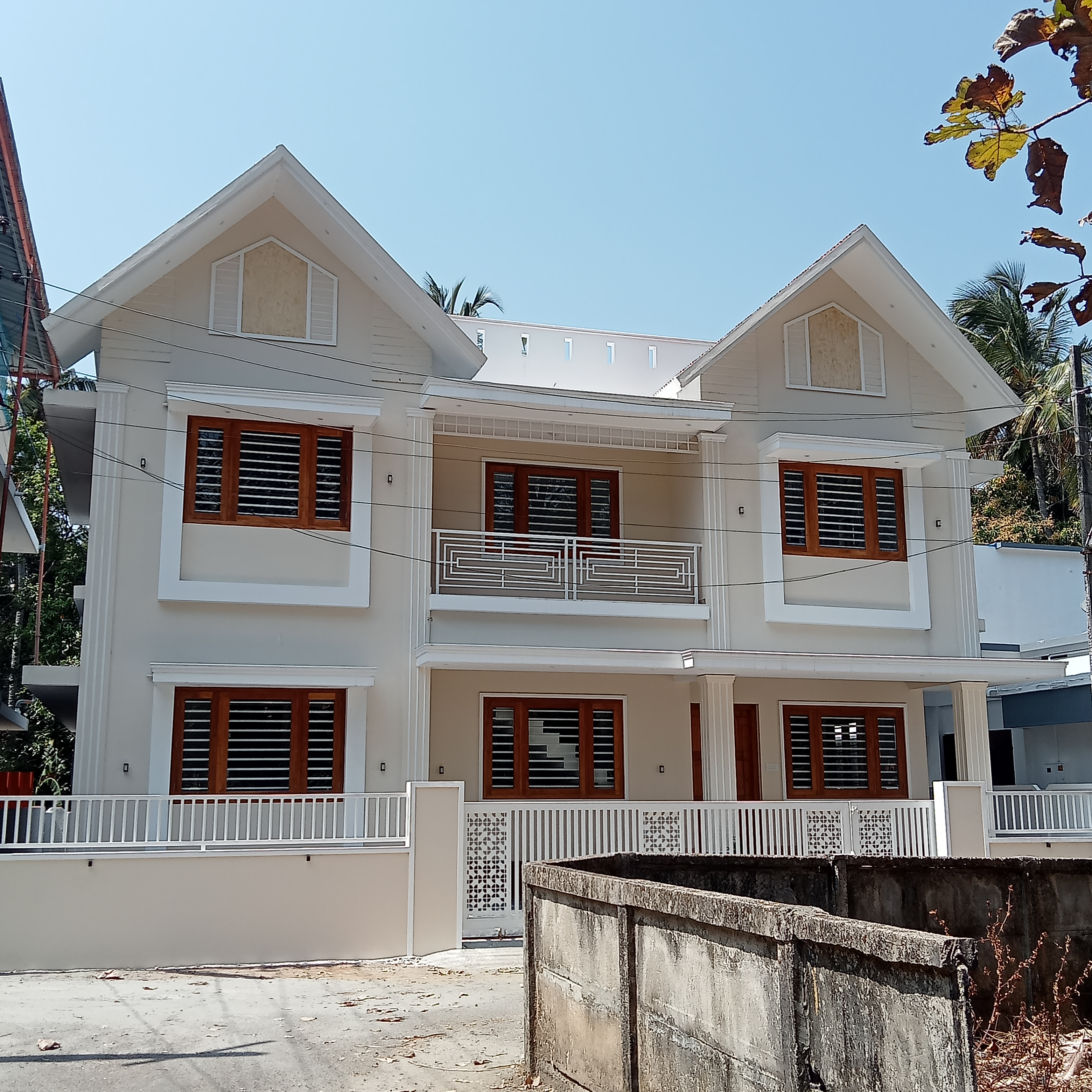 TO THRISSUR 3.5 km | NEW HOUSE |