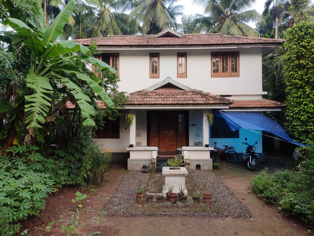 THRISSUR MUNDUR HOUSE FOR SALE | 15.40 CENT | 1775 SQFT | 4 BHK 2 ATTACHED BATHROOMS