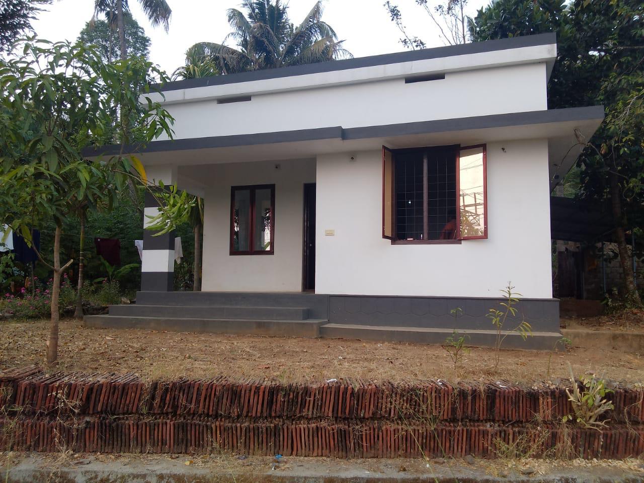 ATHIRAPPILLY ROUTE VELUKKARA | HOUSE FOR SALE | 5 CENTS | 800 SQFT | 3 BHK 1 ATTACHED BATHROOM