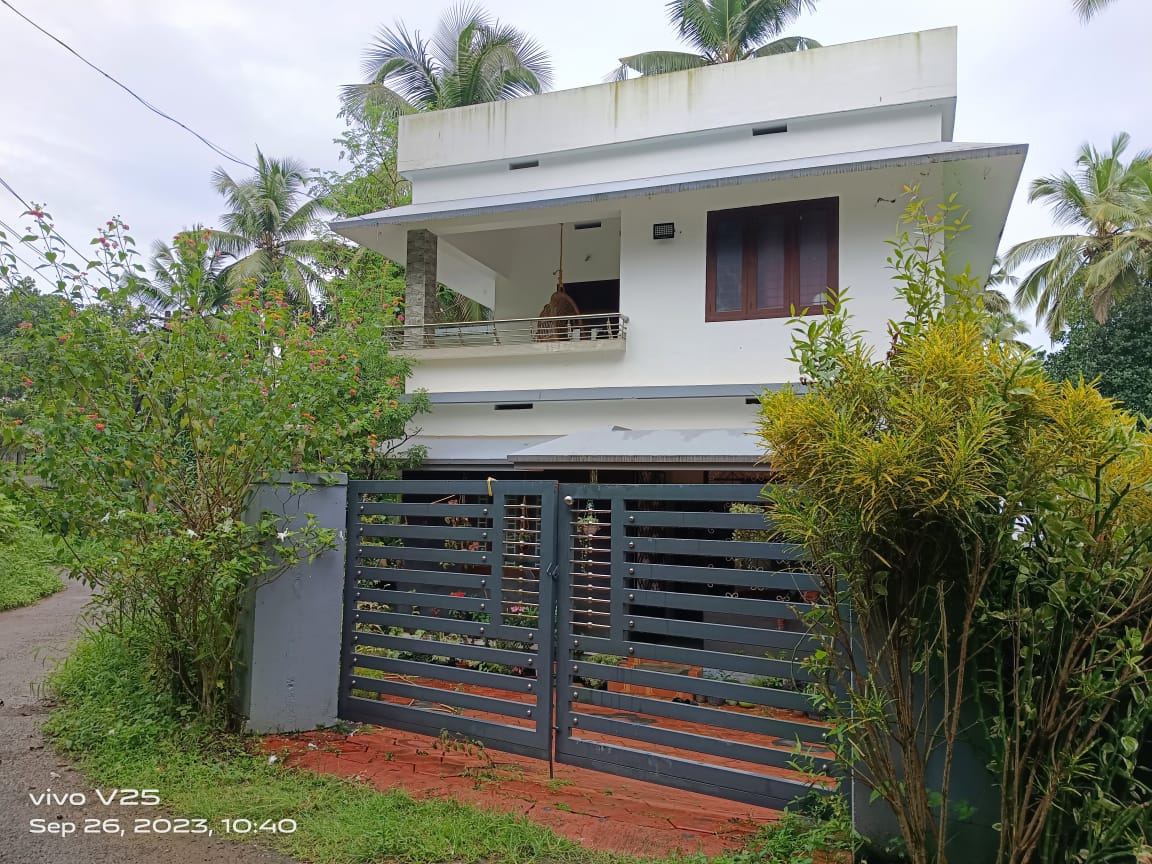 kunnamkulam kannipayour HOUSE FOR SALE - 9747858495