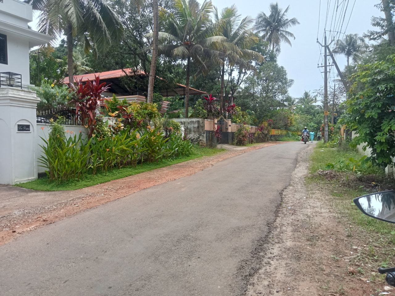 ARIMBUR KAIPPILLY RING ROAD | OLD HOUSE AND LAND FOR SALE | 15 CENT LAND | SUFFICIENT WATER |